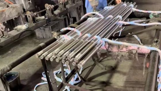 買う 標準長 1000mm - 8000mm クロームピストン棒 硬さ HRC 60-65 精密直直さ 0.2 mm/M 液圧シリンダー オンライン製造