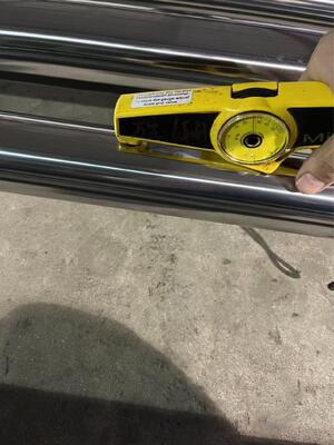 買う CK45 クロムピストン棒 HRC 55-63 硬さとRa 0.2-0.4 水力シリンダーの表面粗さ オンライン製造